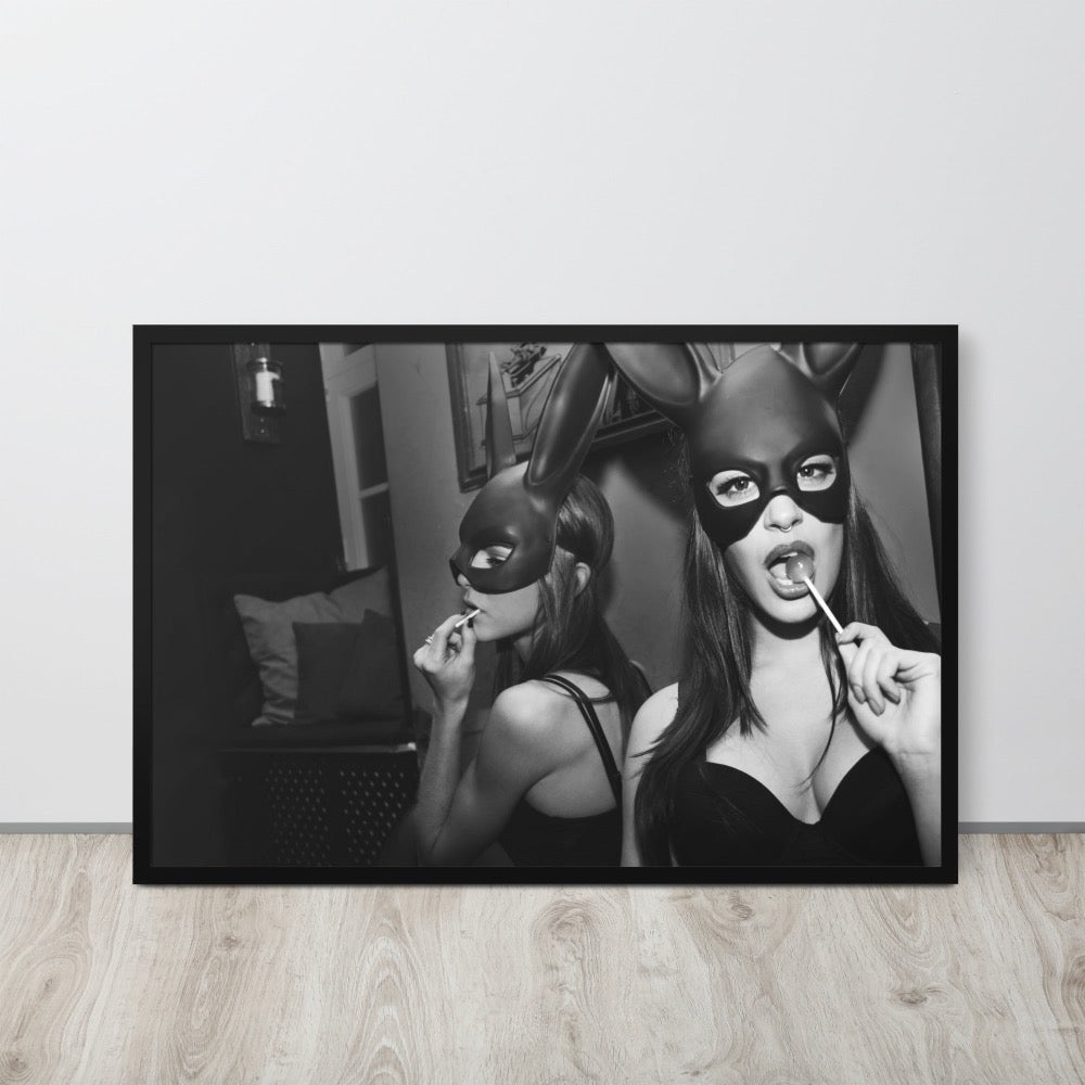 Bunny Girl dos, Gerahmtes Poster