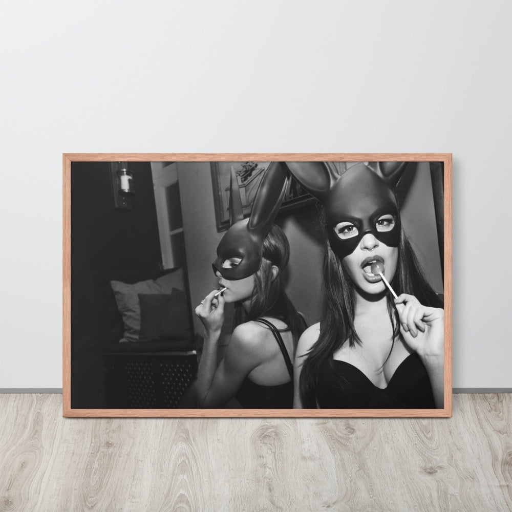 Bunny Girl dos, Gerahmtes Poster